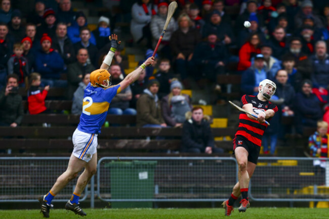 dessie-hutchinson-shoots-on-goal