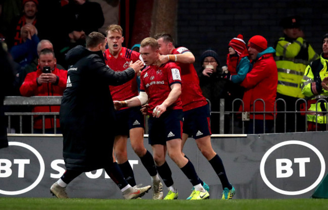 keith-earls-celebrates-scoring-his-sides-first-try