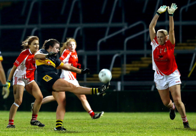 laura-fitzgerald-kicks-to-score-the-winning-point