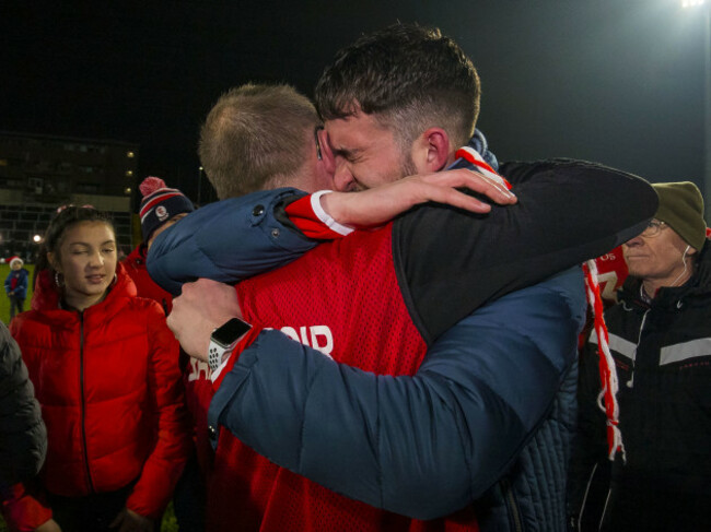 an-eire-og-fan-gets-emotional-while-celebrating-with-joe-murphy