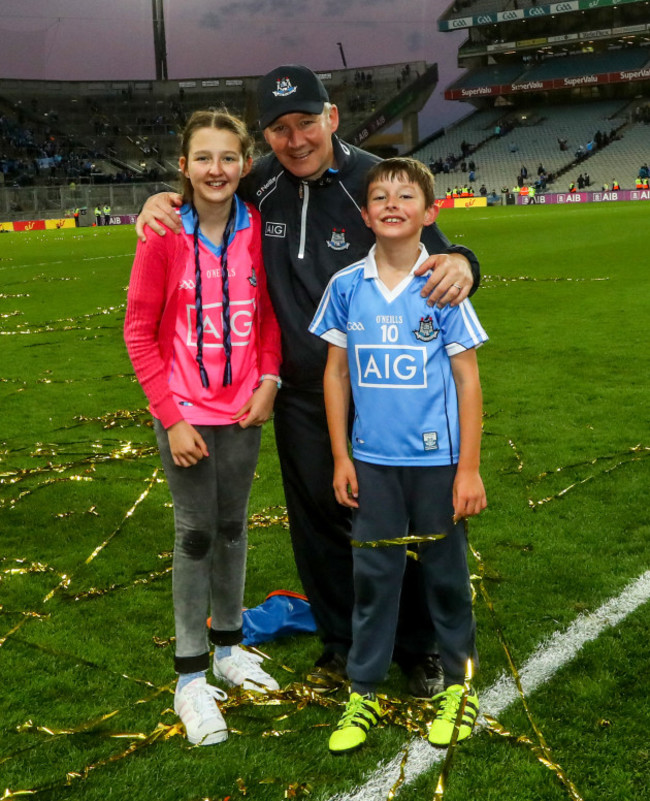 jim-gavin-celebrates-with-his-children-jasmine-and-jude