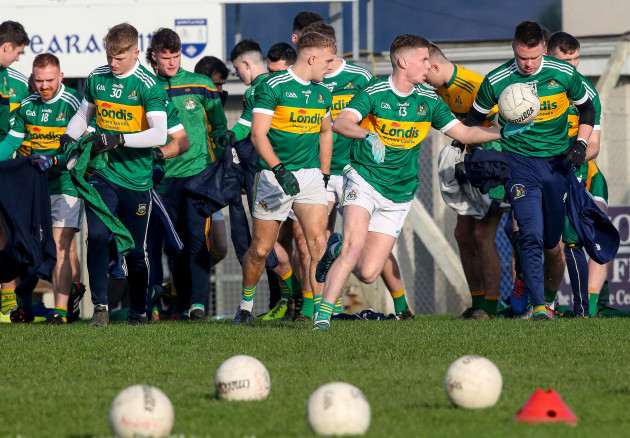 clonmel-commercials-players-warming-up-before-the-match