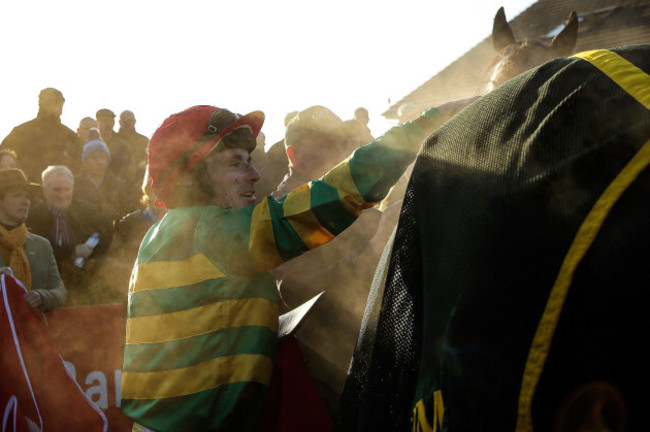 sean-flanagan-with-killer-miller-after-winning-the-race