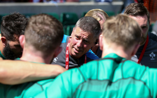 anthony-eddy-speaks-in-the-team-huddle-after-the-game