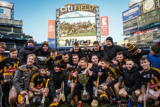 kilkenny-celebrate-with-the-trophy