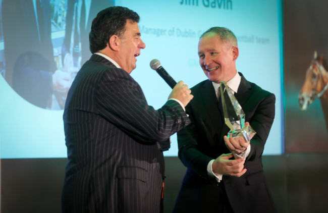 des-cahill-speaks-with-jim-gavin-after-he-won-the-manager-of-the-year-award