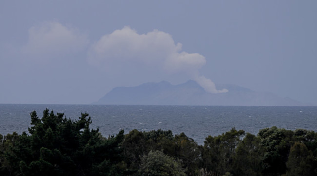 new-zealand-volcano-erupts