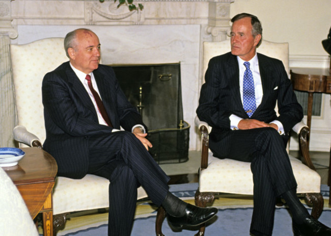 bush-meets-gorbachev