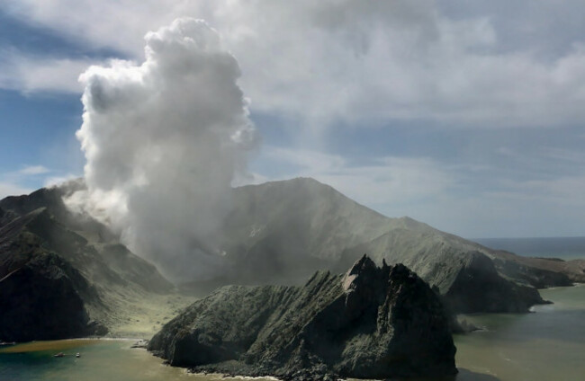 new-zealand-white-island-volcano-eruption