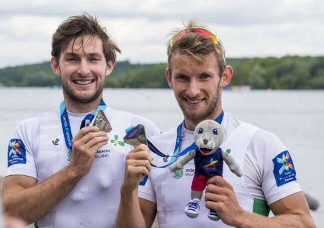paul-and-gary-odonovan-with-their-silver-medals