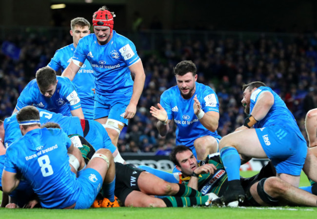 luke-mcgrath-josh-van-der-flier-and-robbie-henshaw-celebrate-their-sides-third-try