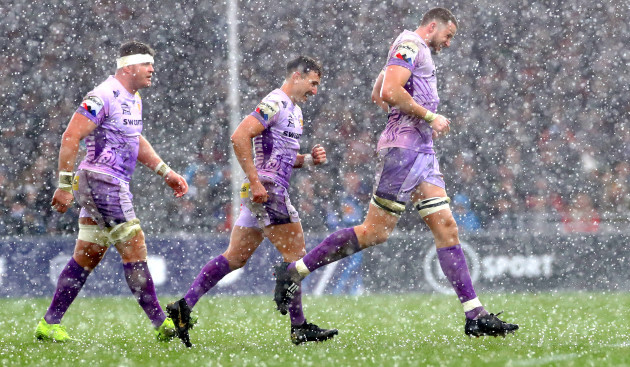 dave-ewers-nic-white-and-jonny-hill-leave-the-field-during-a-hailstorm