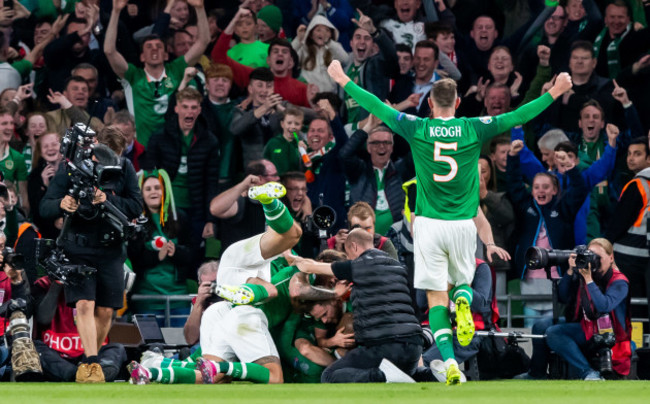 david-mcgoldrick-celebrates-scoring-a-goal-with-team-mates