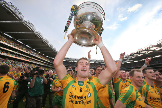 eamon-mcgee-with-the-sam-maguire-cup
