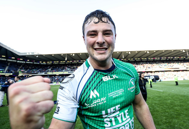 robbie-henshaw-celebrates-after-the-game