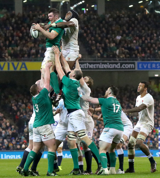 peter-omahony-wins-a-line-out-over-maro-itoje