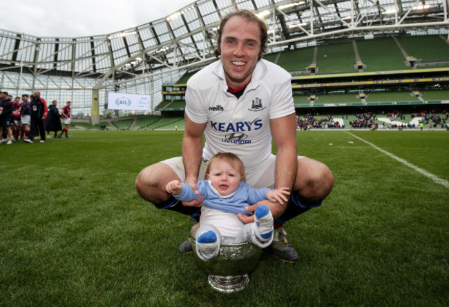 duncan-williams-celebrates-with-his-son-hugo