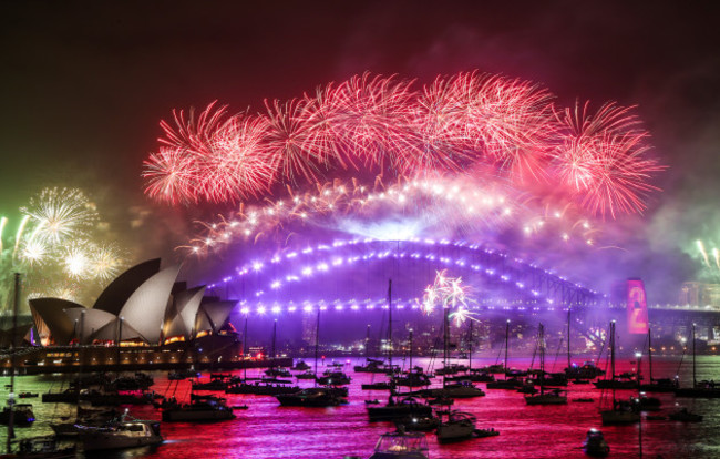 australia-sydney-new-years-eve-celebration-fireworks