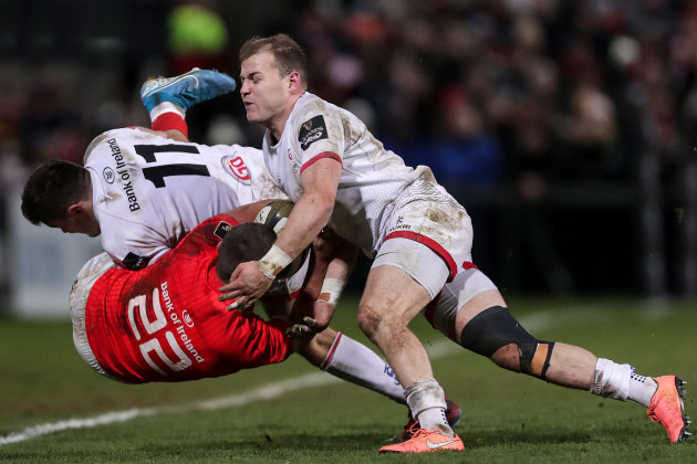 dan-goggin-is-tackled-by-jacob-stockdale-and-will-addison