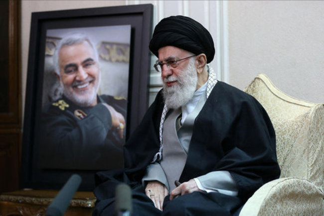 supreme-leader-khamenei-visits-the-soleimani-family