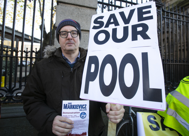 pool protest 424