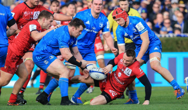 cian-healy-and-josh-van-der-flier-tackle-toby-arnold