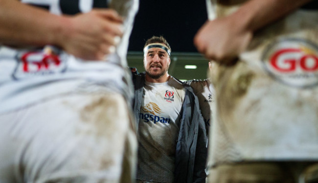 rob-herring-speaks-to-his-team-after-the-game