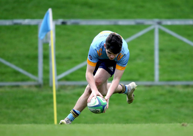 james-tarant-on-his-way-to-scoring-a-try-2512020