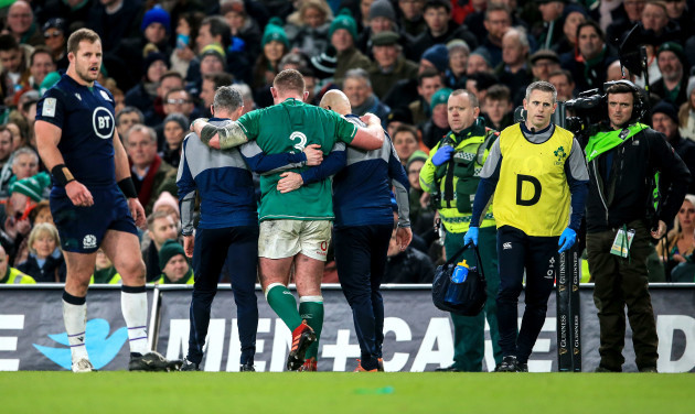 tadhg-furlong-leaves-the-field-with-an-injury