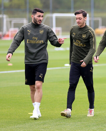 kolasinac-ozil-knife-attack