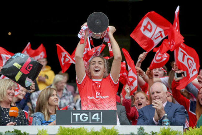 kate-flood-lifts-the-west-county-hotel-cup