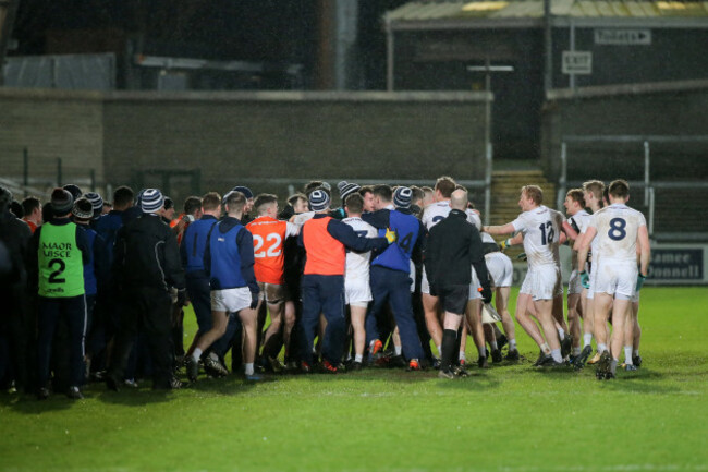 a-scuffle-at-the-tunnel-as-the-teams-head-in-at-half-time