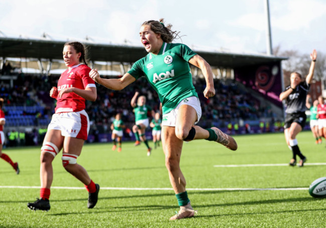 beibhinn-parsons-celebrates-scoring-the-opening-try