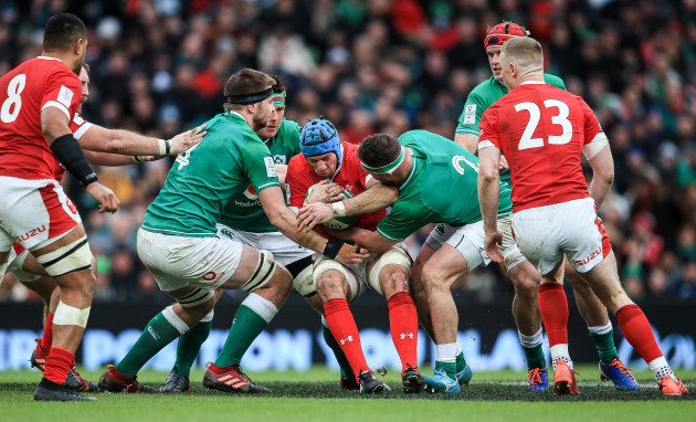 justin-tipuric-tackled-by-iain-henderson-cj-stander-and-rob-herring