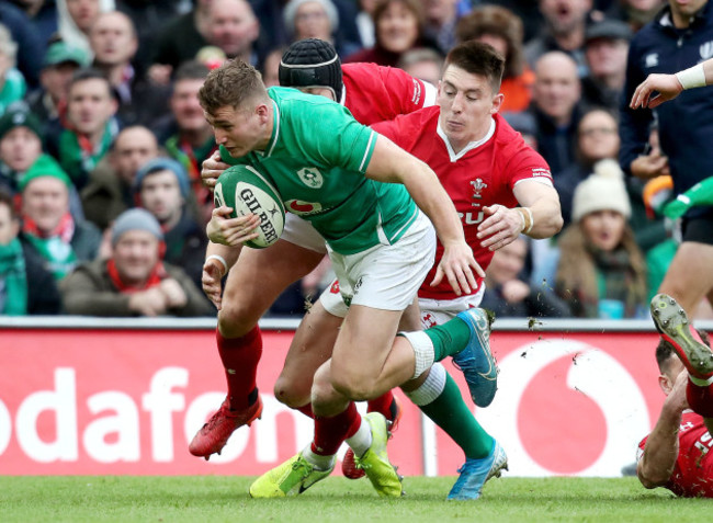 jordan-larmour-on-his-way-to-scoring-a-try