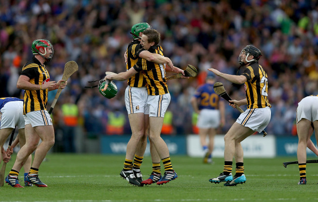 henry-shefflin-and-joey-holden-celebrate-at-the-end-of-the-game