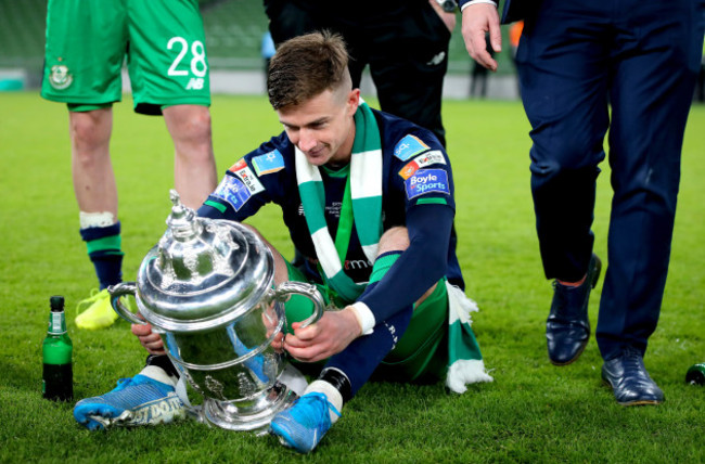 ronan-finn-celebrates-with-the-trophy