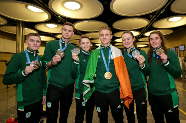 regan-daly-michael-nevin-michaela-walsh-kurt-walker-kellie-harrington-and-grainne-walsh-with-their-medals