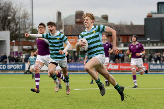 craig-kenny-on-his-way-to-scoring-try