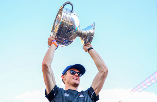 brian-fenton-lifts-the-sam-maguire-cup