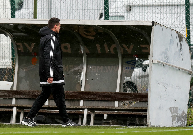 rob-hennessy-inspects-the-bench