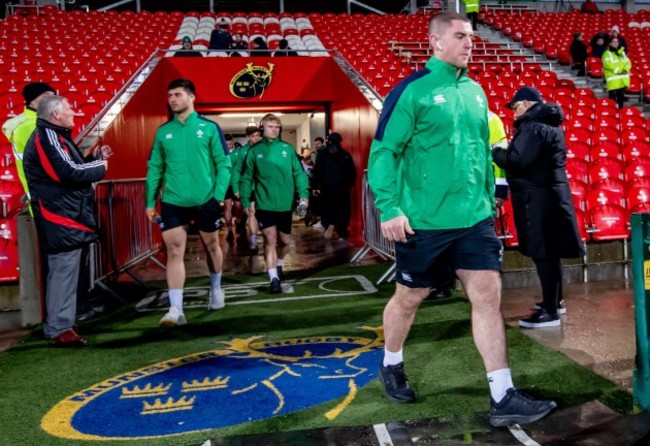 ireland-players-on-the-pitch-before-the-game