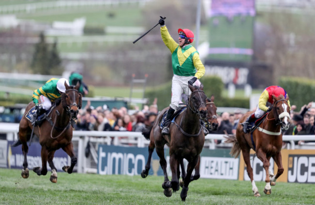 robbie-power-onboard-sizing-john-celebrates-winning