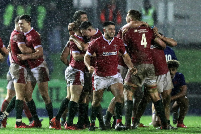 wales-players-celebrate-at-the-final-whistle