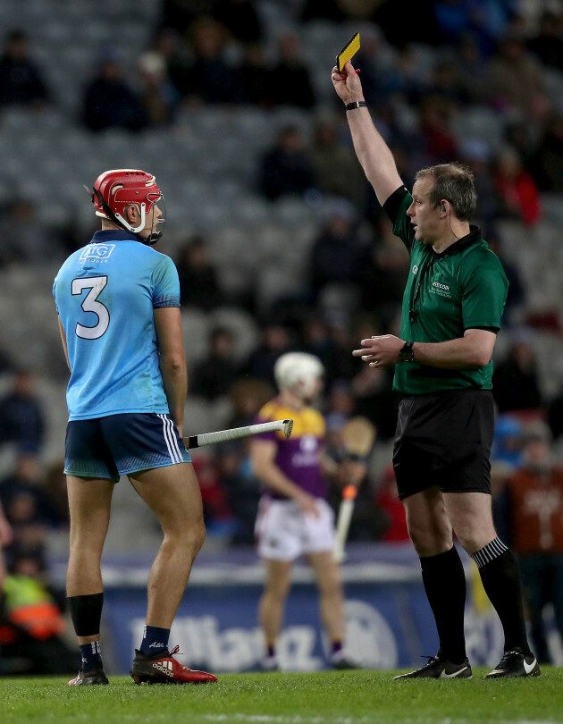 johnny-murphy-shows-eoghan-odonnell-a-second-yellow-card