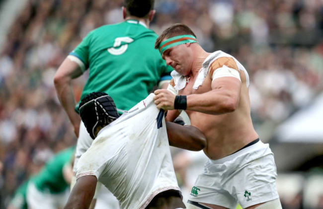 cj-stander-loses-his-jersey-in-a-scuffle-with-maro-itoje