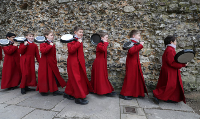 winchester-cathedral-pancake-race