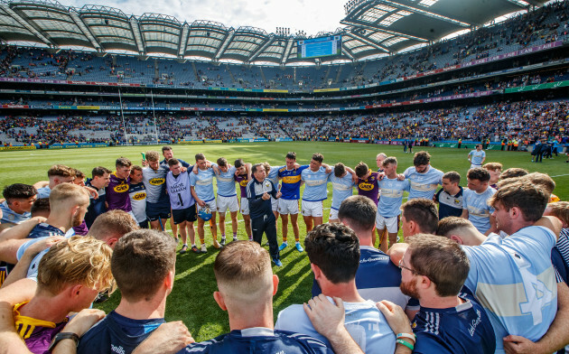 davy-fitzgerald-speaks-to-his-team-after-the-game