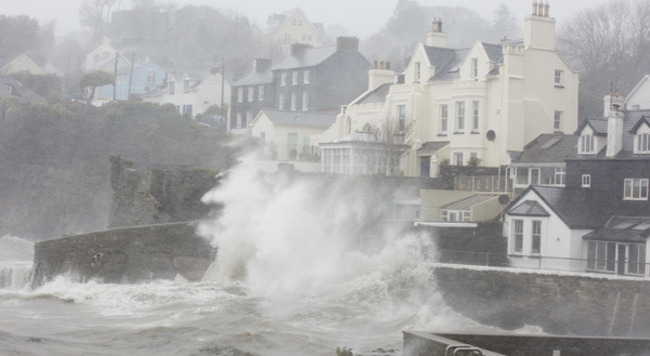 16102016-hurricanes-ophelia-storms-coming-to-ireland