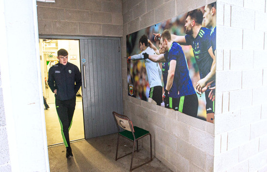 sean-oshea-leaves-the-dressing-room